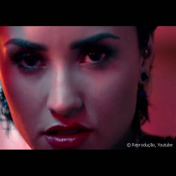 L?bios marcantes ganharam destaque no clipe do single 'Cool for the Summer' da cantora Demi Lovato